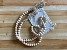 Load the image into the gallery, Mala de perles en bois naturel (guirlande décorative)