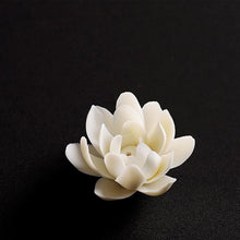 Load the image into the gallery, Porte-encens fleur de lotus blanc en céramique