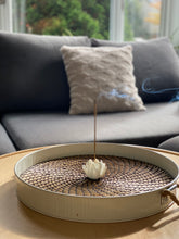 Load the image into the gallery, Porte-encens fleur de lotus blanc en céramique
