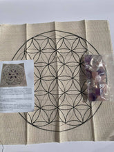 Load the image into the gallery, <transcy>Set of crystals and divinatory mat</transcy>