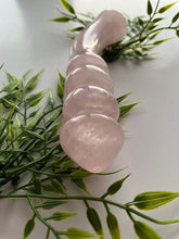 Load the image into the gallery, Yoni Wand en Quartz Rose - Double sens