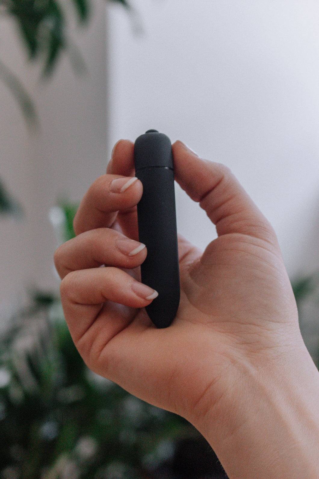 <transcy>Mini vibrator goes everywhere</transcy>